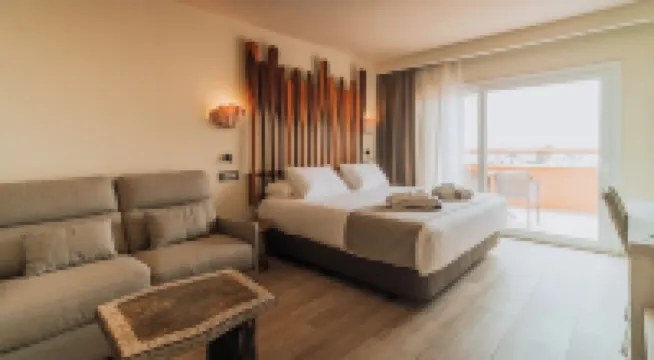 Q 호텔즈의 호텔 타리파 랜세스