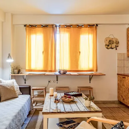 Charming Downtown Retreat with Parking Spot