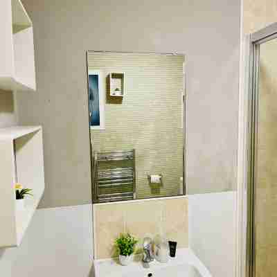 Casa Centro en-suite room Netflix, Fast WiFi, Free Parking Rooms