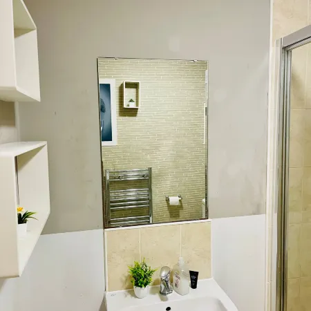 Casa de Centro en-Suite Room Netflix, Fast WiFi & Free Parking Hotels in Wolverhampton