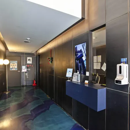 Hotel H Отели рядом с достопримечательностью «Рынок Амса»