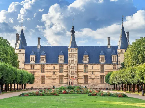 โรงแรมเมอร์เคียว เนอร์แวร์ ปง เดอ ลัวร์