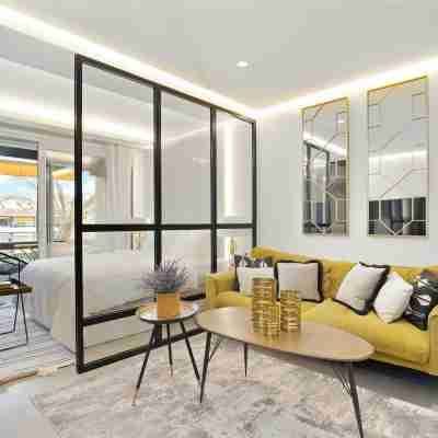 Golden Mile Lux Sea View Suite & Balcony Rooms