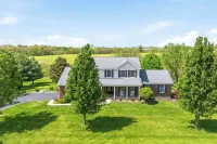 Northern Kentucky Gem w/ Yard & In-ground Pool! - Homestays