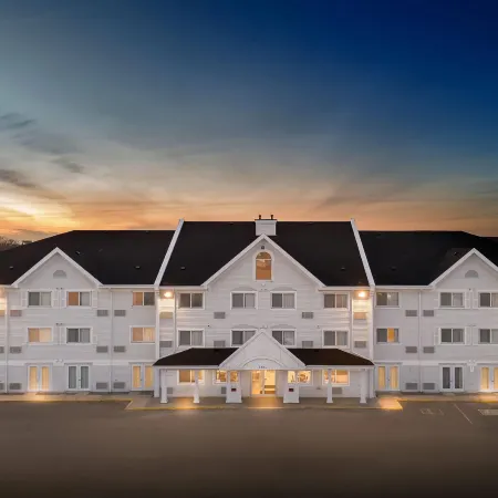 Travelodge Suites by Wyndham Regina / Eastgate Bay
