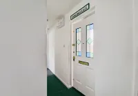安靜街道上的舒適三臥室公寓 - 2 星級