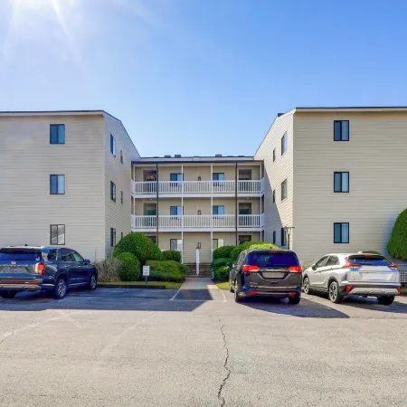 Emerald Isle Resort-Style Condo Walk to Beaches!