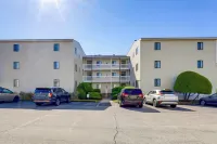 Emerald Isle Resort-Style Condo Walk to Beaches! - parking
