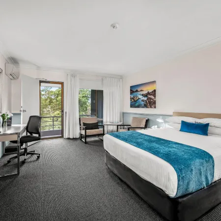 Best Western Plus Apollo International Hotel