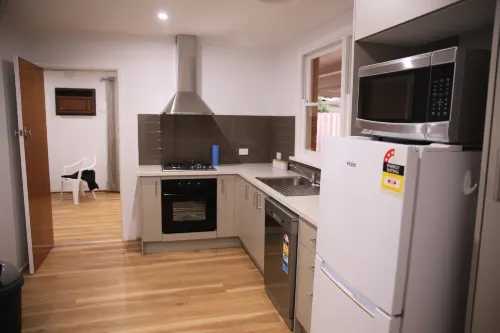 Convenient Glenroy Accommodation Ideal for Airport Travellers - Bungalows