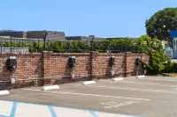 Ramada Bayside Inn and Suites - parking