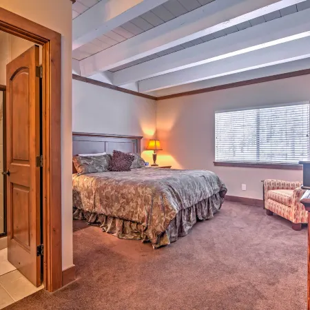 Private Deck and Community Pool Incline Village Gem