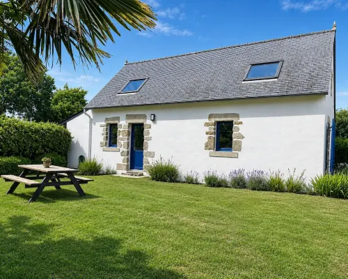 Green Retreat in Tronoën • Beaches & Surf Hotels in Plomeur