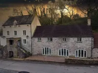 Swan House Tea Room and Bed & Breakfast - Homestays