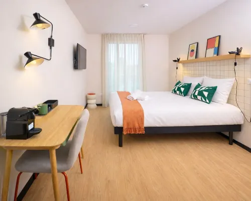 Hife Bordeaux Hotels near Bordeaux-Lac