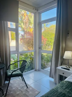 Serene Air-Conditioned Flatlet in Central Wellington - 2-Star