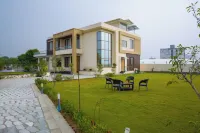 ELIVAAS Lush Haven 4BHK Villa Pvt Pool -  case vacanza in affitto