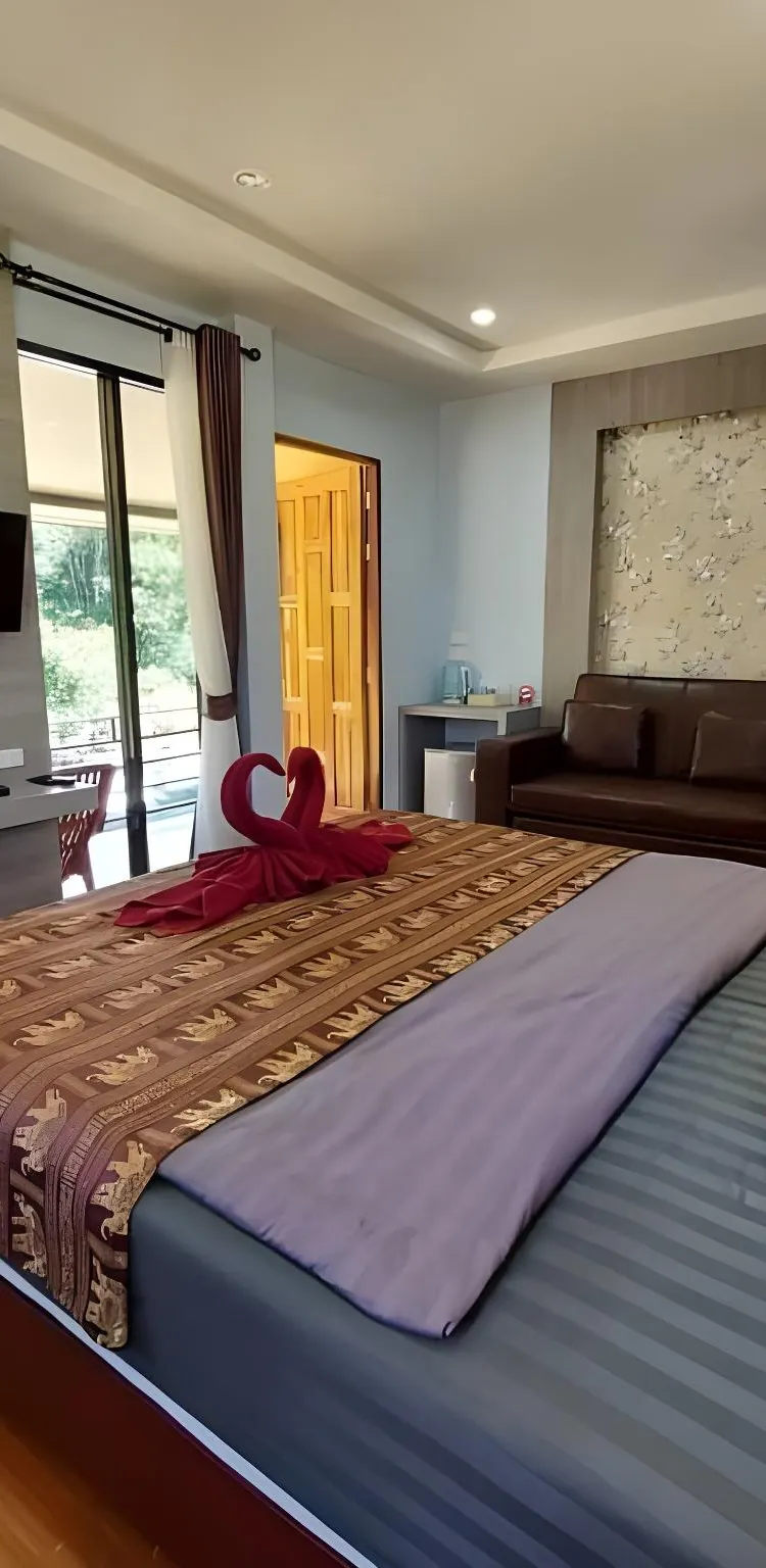 ห้องดีลักซ์พร้อมระเบียงและวิวแม่น้ำ