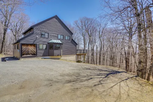 Deck & Game Room: Family Wilmington Retreat - Parking