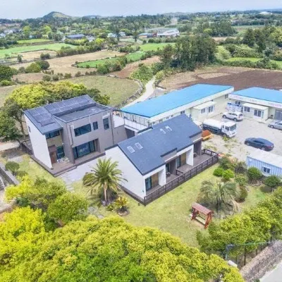 Jeju Batdol Guesthouse Отели рядом с достопримечательностью «Лес Биджарим»