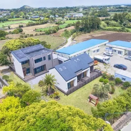 Jeju Batdol Guesthouse Отели рядом с достопримечательностью «Лес Биджарам»