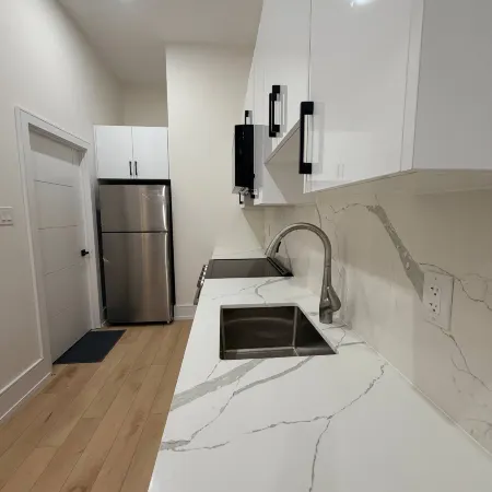 Bright & Comfortable Two-Bedroom Suite