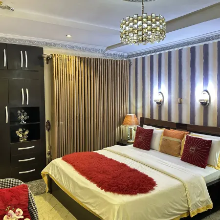 Tobby Royal Suites