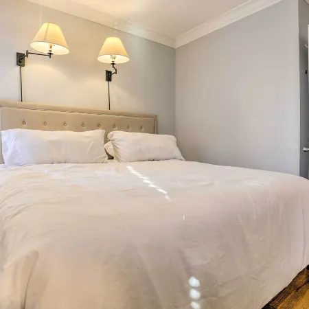 Hoboken Condo: Walk to Public Transit!