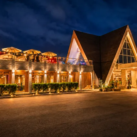 KYNROCK Airport Hotel