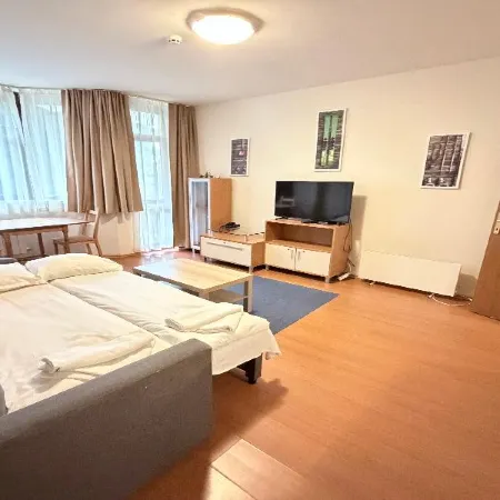 Persey Flora Apartments