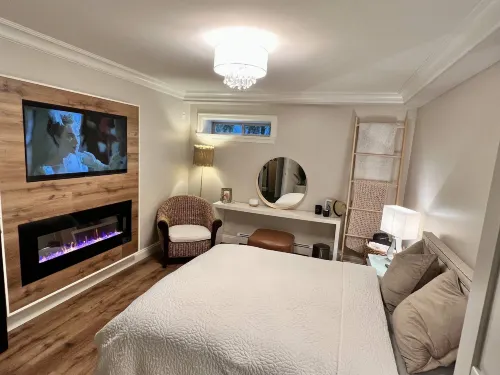 Private 1 bdrm suite with living room and kitchen - Boutique