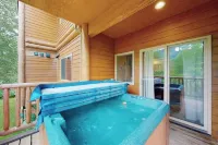 Second-floor Secure Condo Near Girdwood Village - Wifi