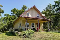 Ozarks Escape! Farmhouse w/ Fire Pit + Trails - Homestays