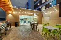 Home2 Suites by Hilton Sanford - Parkplatz