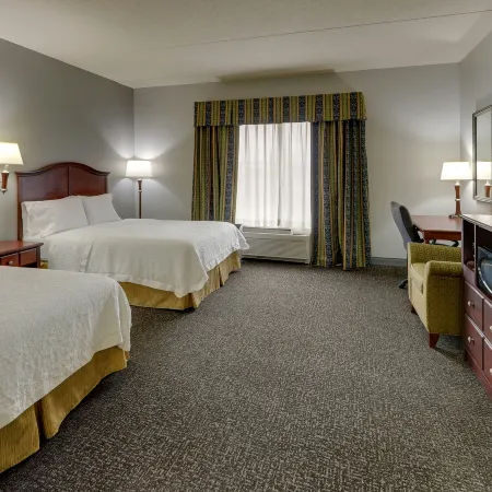 Hampton Inn & Suites Indianapolis-Airport