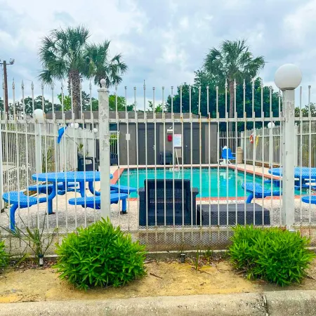 OYO Townhouse Beaumont Medical Center Area I-10