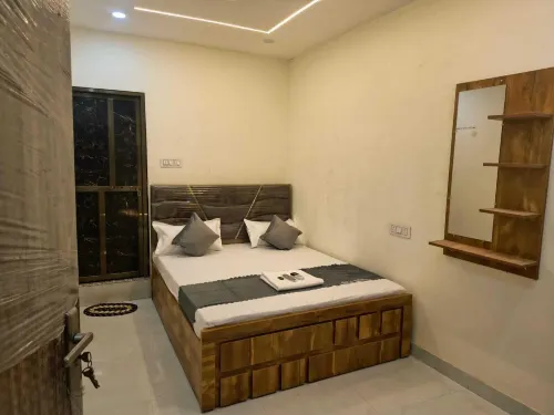 OM BNB AC ROOMS Available in Varanasi - Pensionaatit