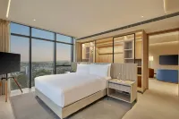 Hilton Gurugram Baani City Centre - bar
