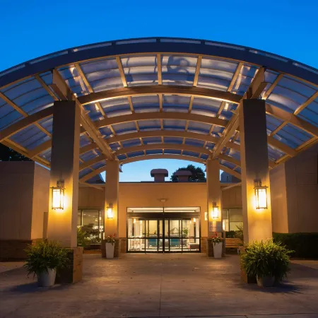 Sheraton Milwaukee Brookfield Hotel