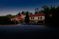 Red Roof Inn Hendersonville - Parking