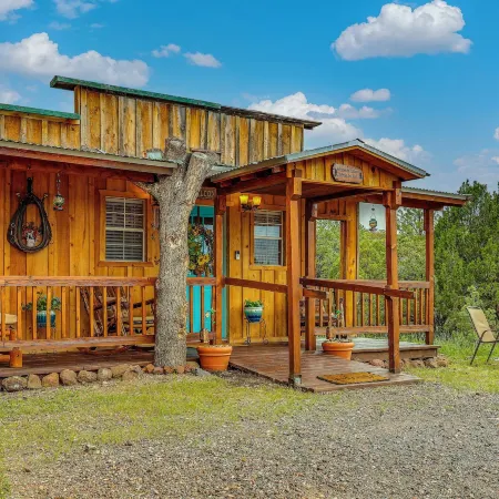 Quiet Eagar Retreat Near Lakes, Hiking & Hunting!