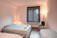 Family Retreat with Balcony in Meir - شرفة
