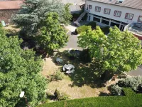 Hotel Restaurant les Glycines - Parkering