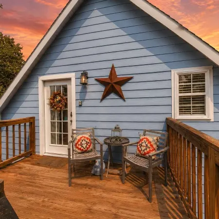 Cactus Flower Treehouse-Pet Friendly-Hill Country Views!