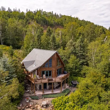 Lake Superior Luxury Log Home, Sauna, Waterfront, Amazing Views