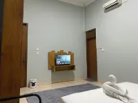 Omah Tentrem By Slow Living - parking