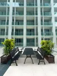 Modern Cozy Sunlit Apt Next to AirportS - 4 Yıldız