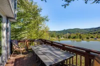 Walk to Ski Resort! Sugar Mtn Haven w/ Lake Views - 3つ星