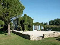 Les Puits Neufs Hotels near Synagogue de Cavaillon
