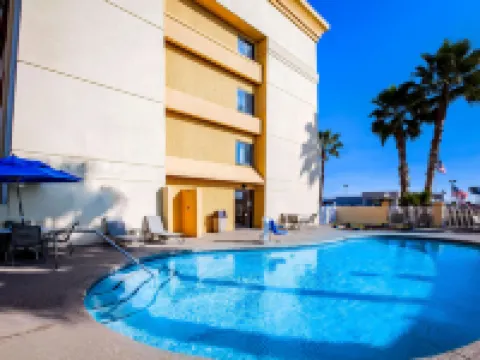 La Quinta Inn & Suites by Wyndham Houston Baytown East Hotel di Baytown